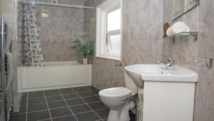 8 Bedroom student house to rent - accommodation for students in Portsmouth - Britannia Road North 2 - fitted bathroom
