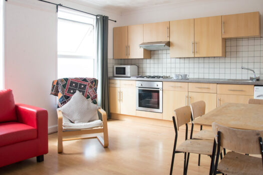 Cottage Grove, Portsmouth 2 bedroom flat student accommodation - open plan living room